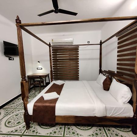 Courtyard Castle Heritage Resort Puducherry Buitenkant foto