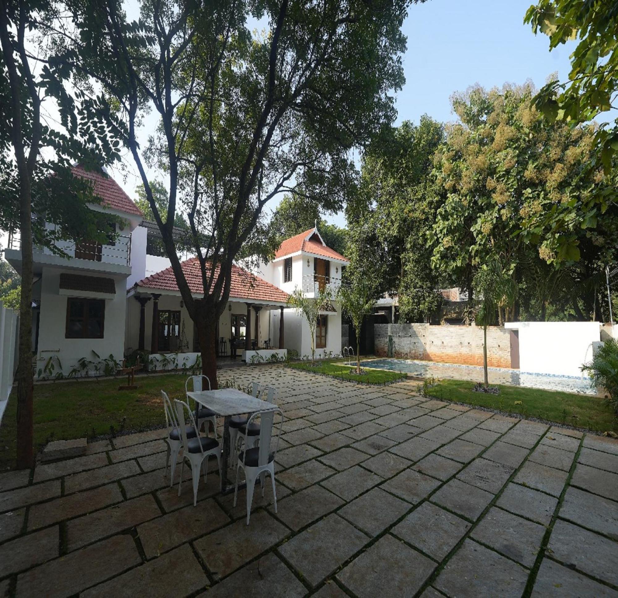 Courtyard Castle Heritage Resort Puducherry Buitenkant foto