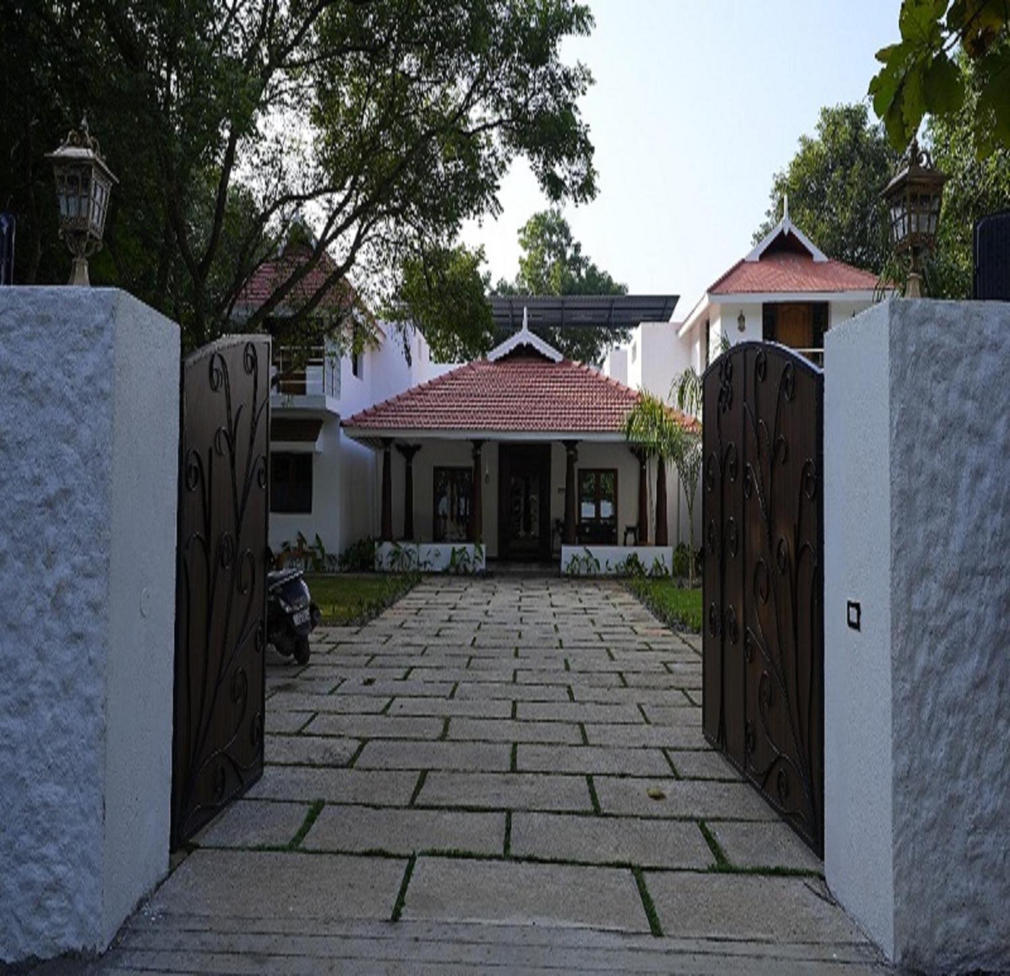 Courtyard Castle Heritage Resort Puducherry Buitenkant foto
