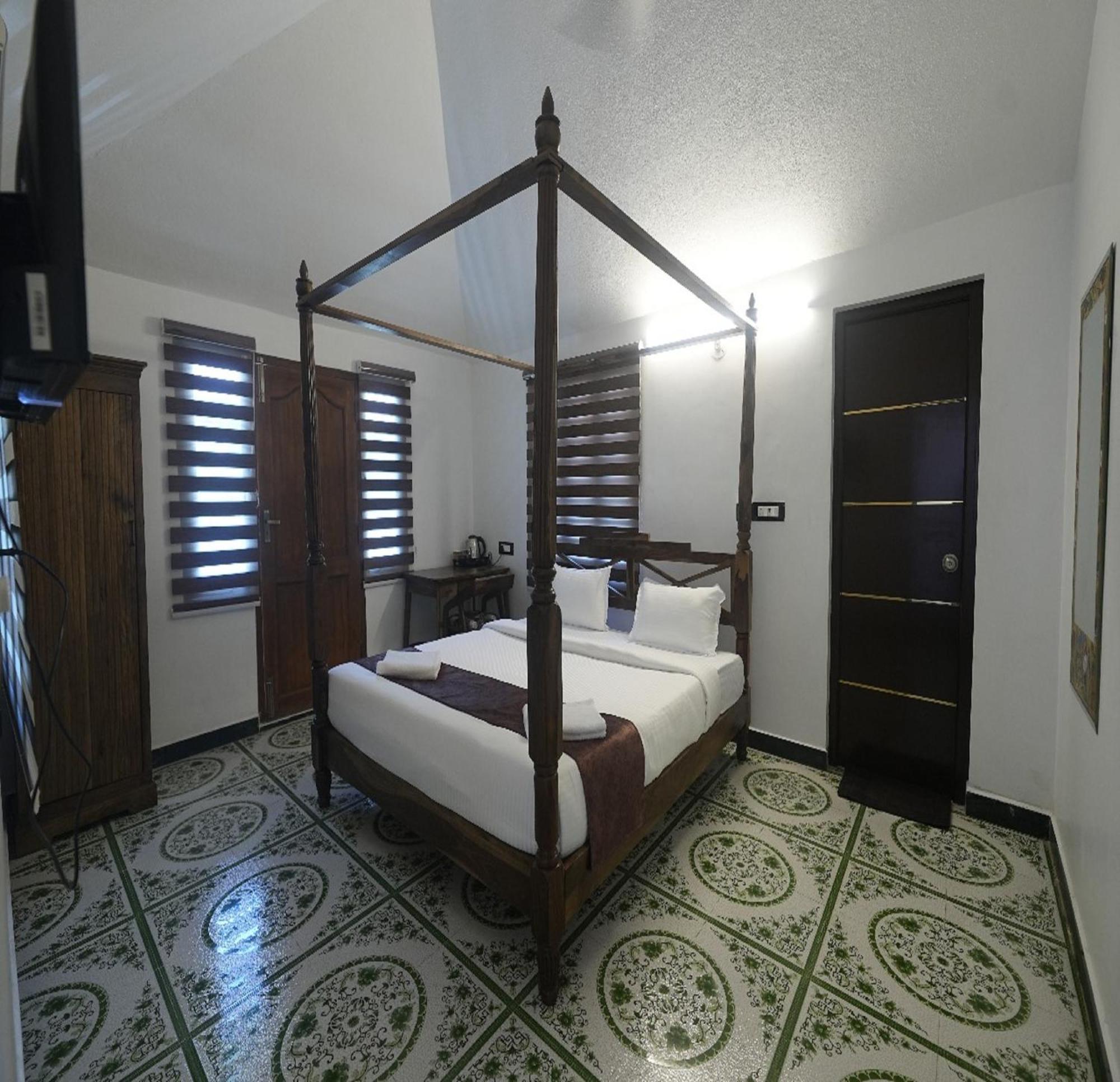 Courtyard Castle Heritage Resort Puducherry Buitenkant foto