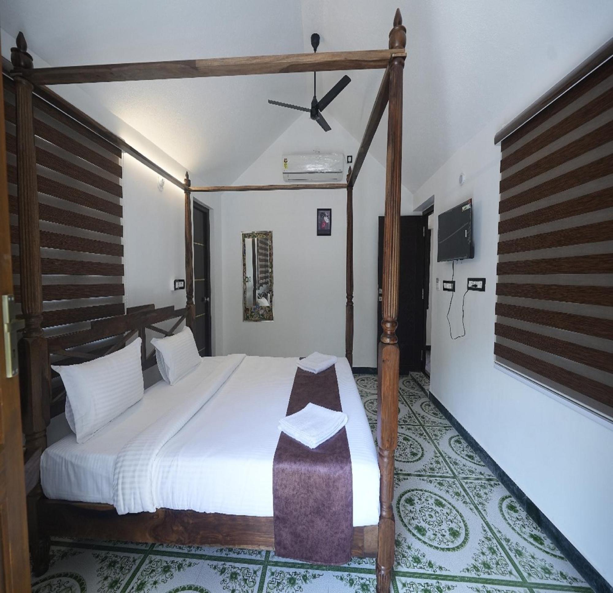 Courtyard Castle Heritage Resort Puducherry Buitenkant foto