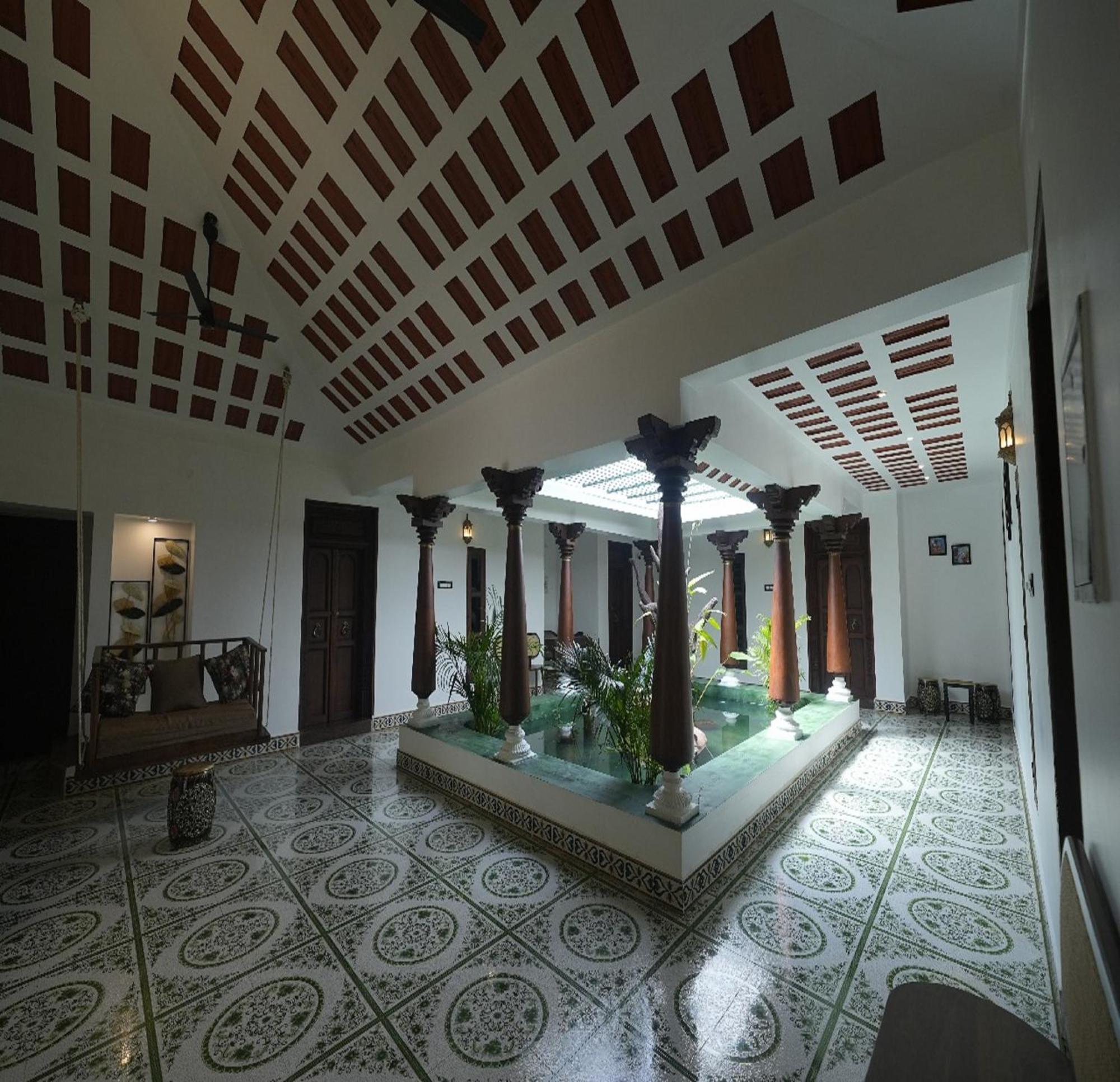 Courtyard Castle Heritage Resort Puducherry Buitenkant foto