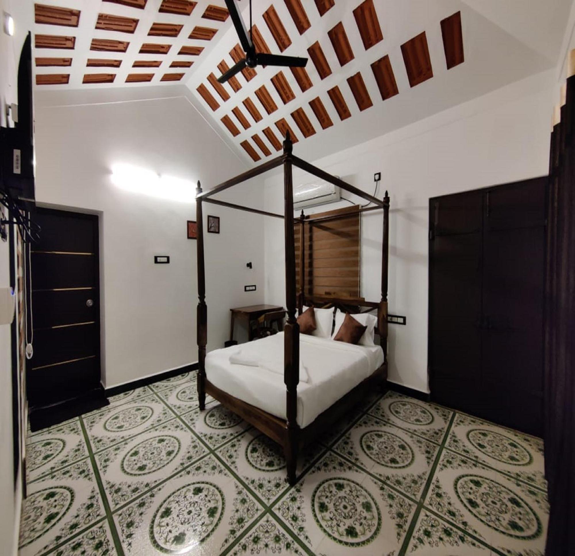 Courtyard Castle Heritage Resort Puducherry Buitenkant foto