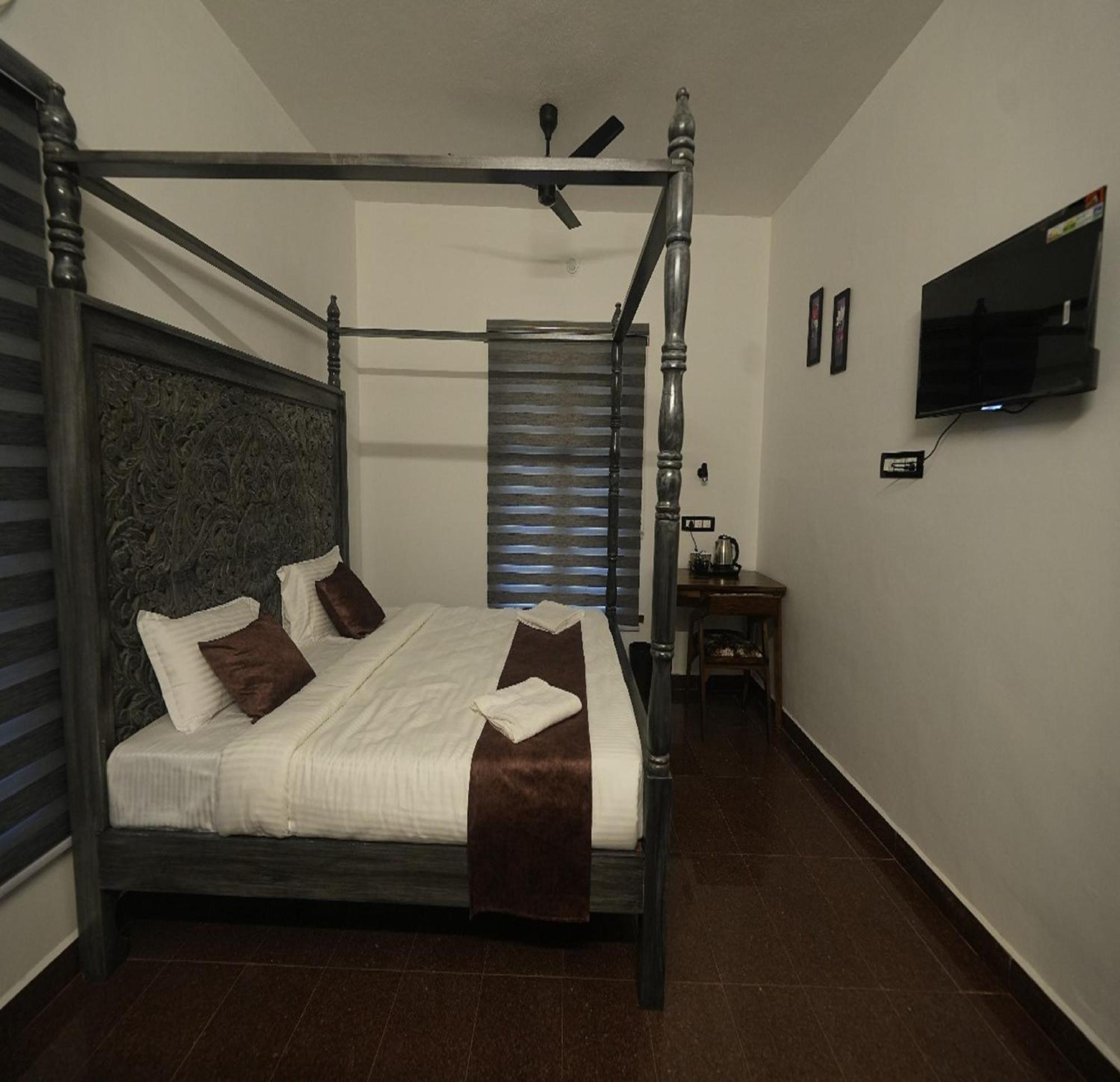 Courtyard Castle Heritage Resort Puducherry Buitenkant foto