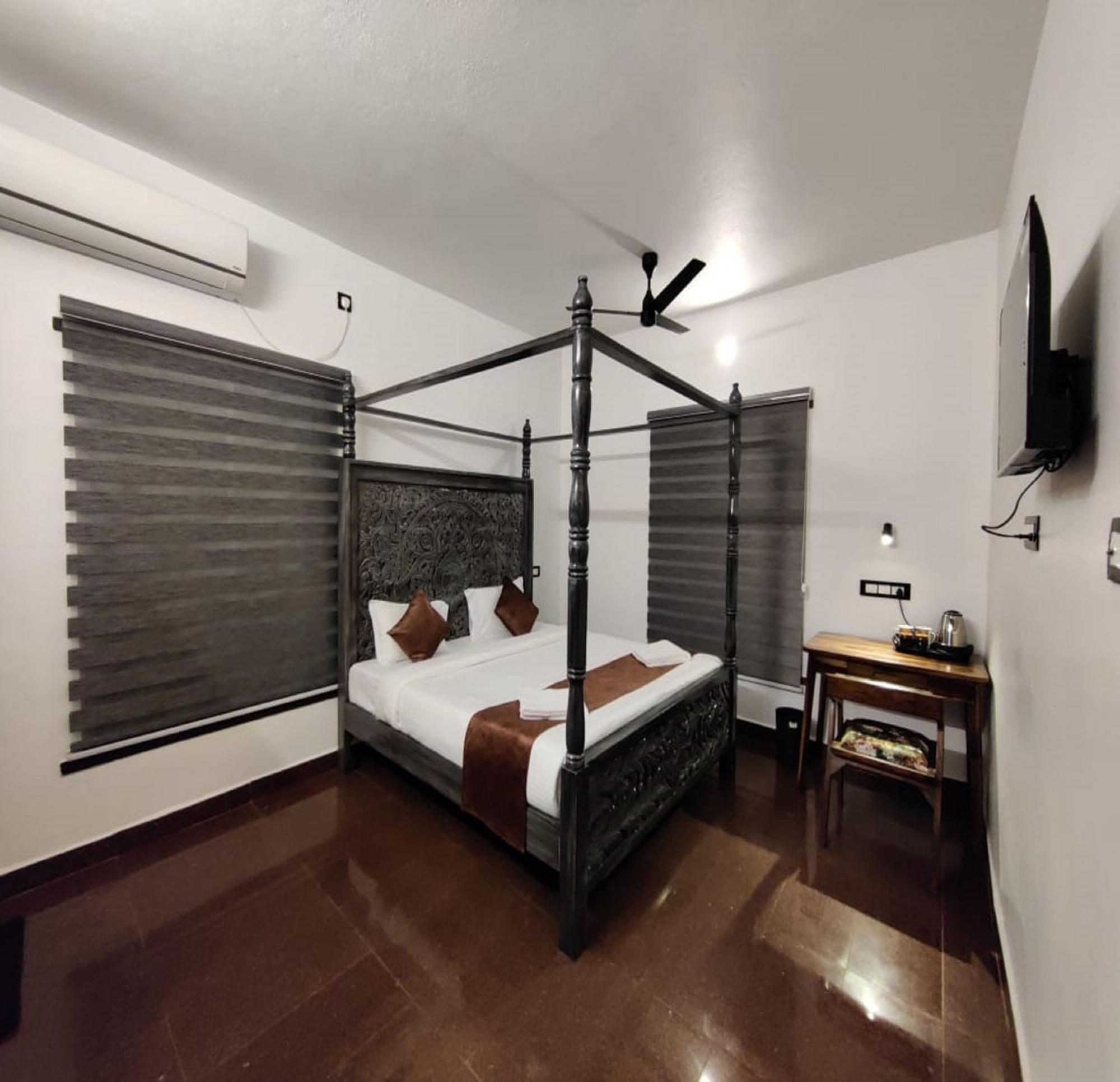 Courtyard Castle Heritage Resort Puducherry Buitenkant foto