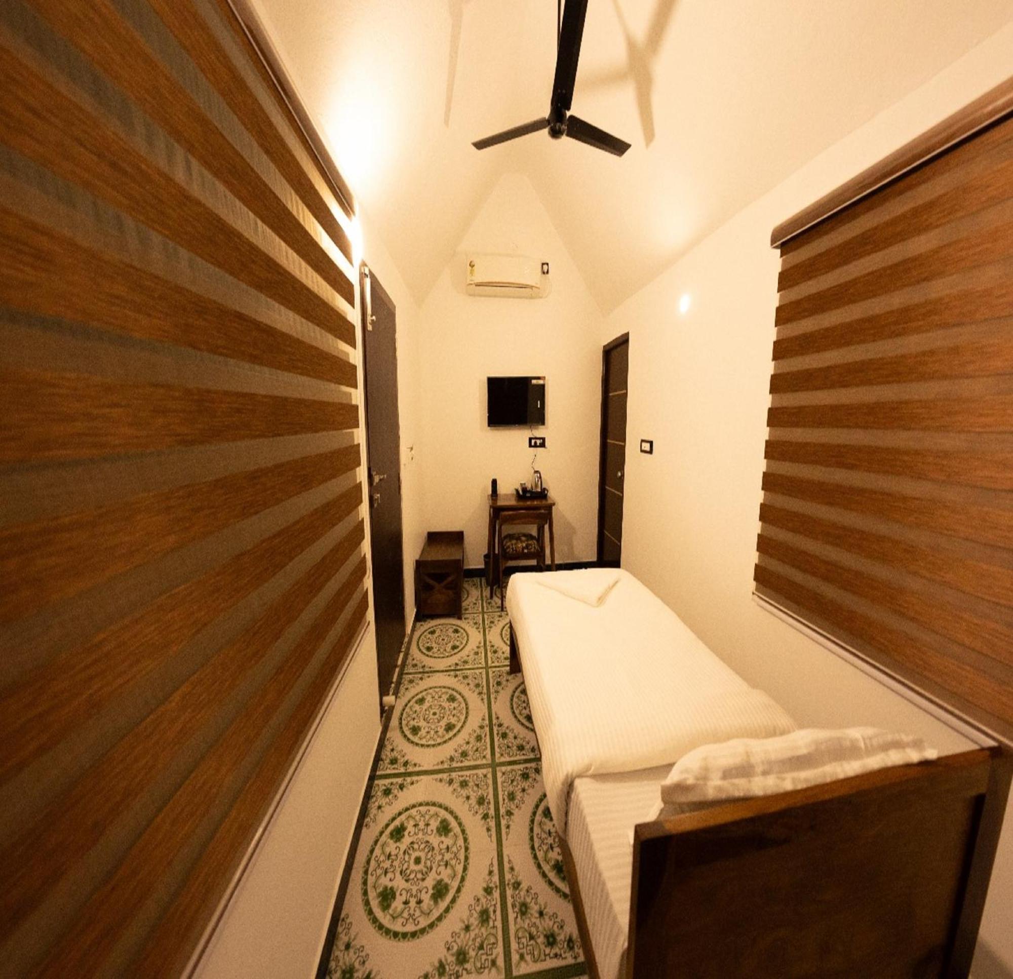 Courtyard Castle Heritage Resort Puducherry Buitenkant foto