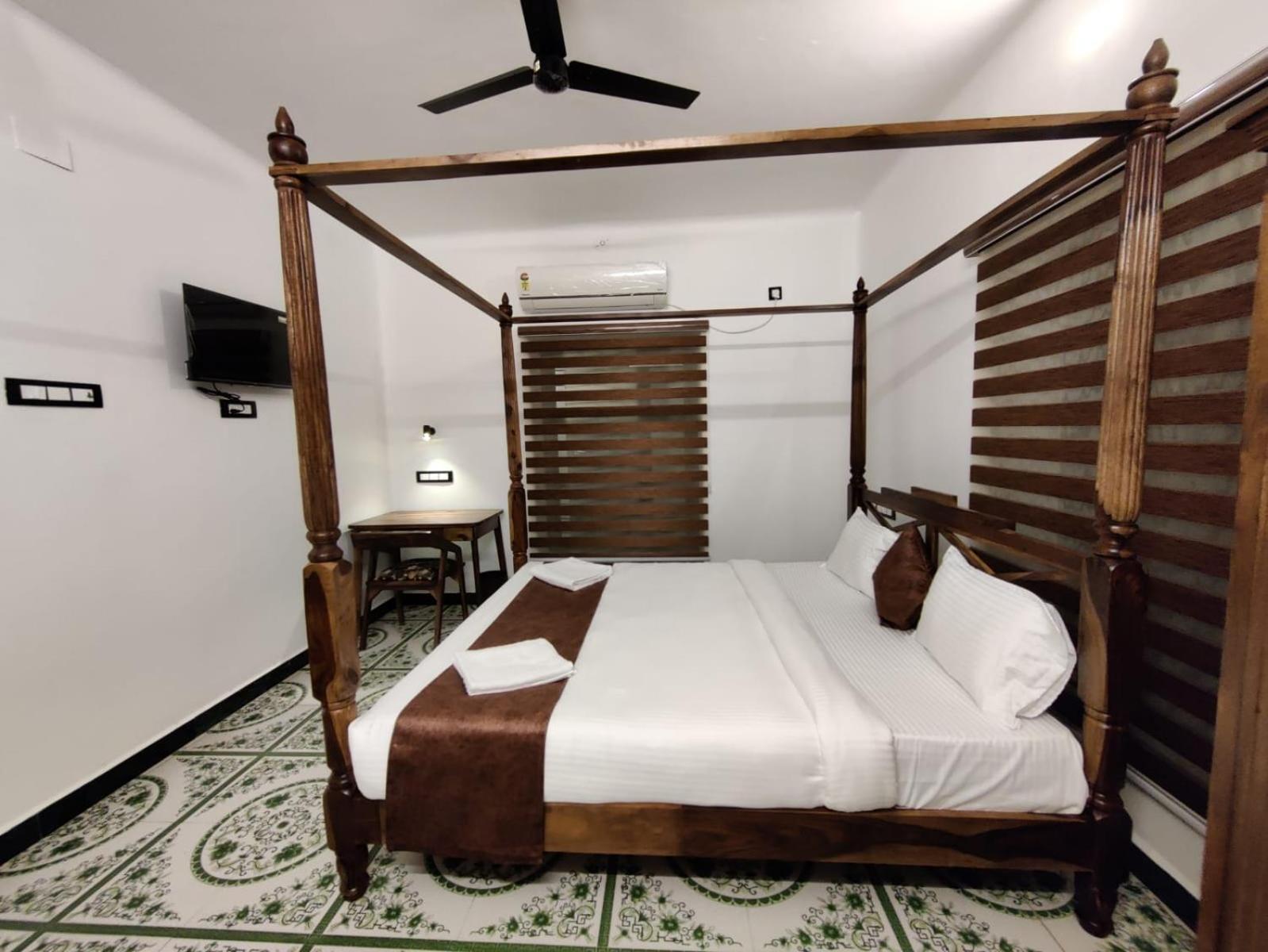 Courtyard Castle Heritage Resort Puducherry Buitenkant foto